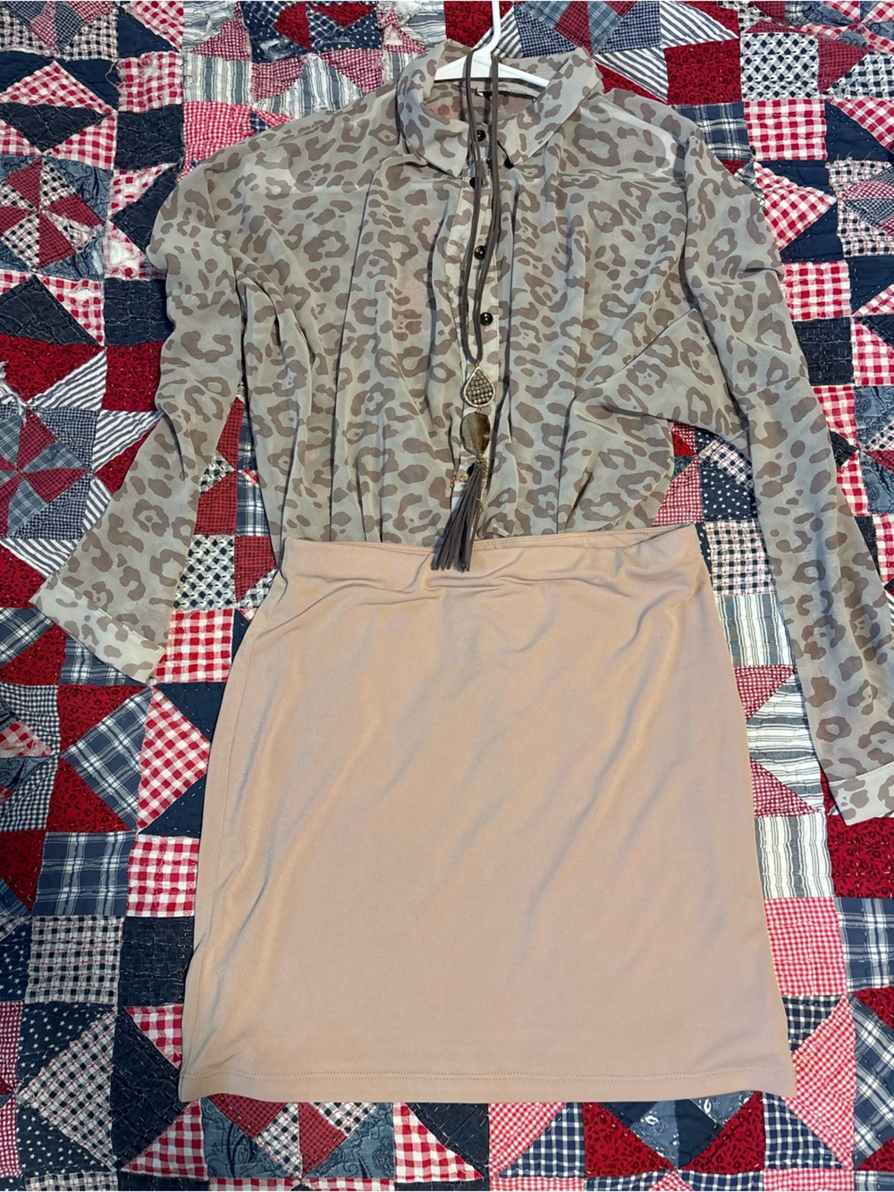 Light Taupe/Grey Leopard Print Button-Front Blouse w/ Necklace